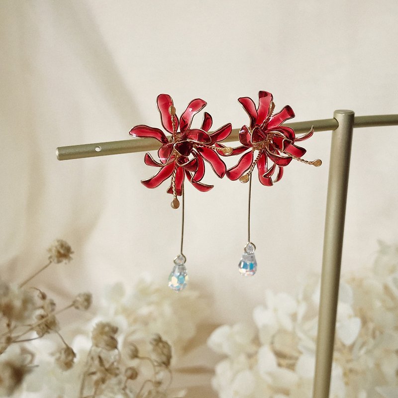 Pre-order Manzhu Shahua | Bi'an flower ball earrings can be changed into clip-on earrings - Earrings & Clip-ons - Resin Red