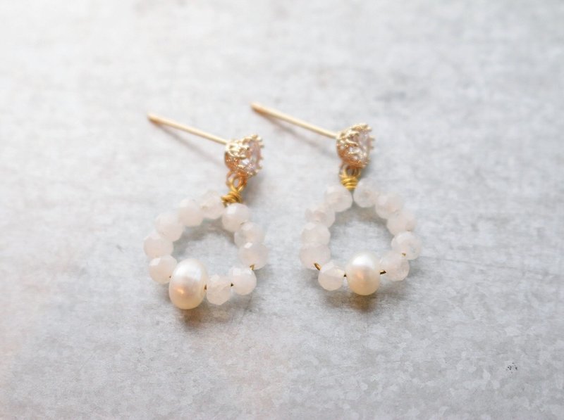 Story earrings moonstone pearl - Earrings & Clip-ons - Semi-Precious Stones White