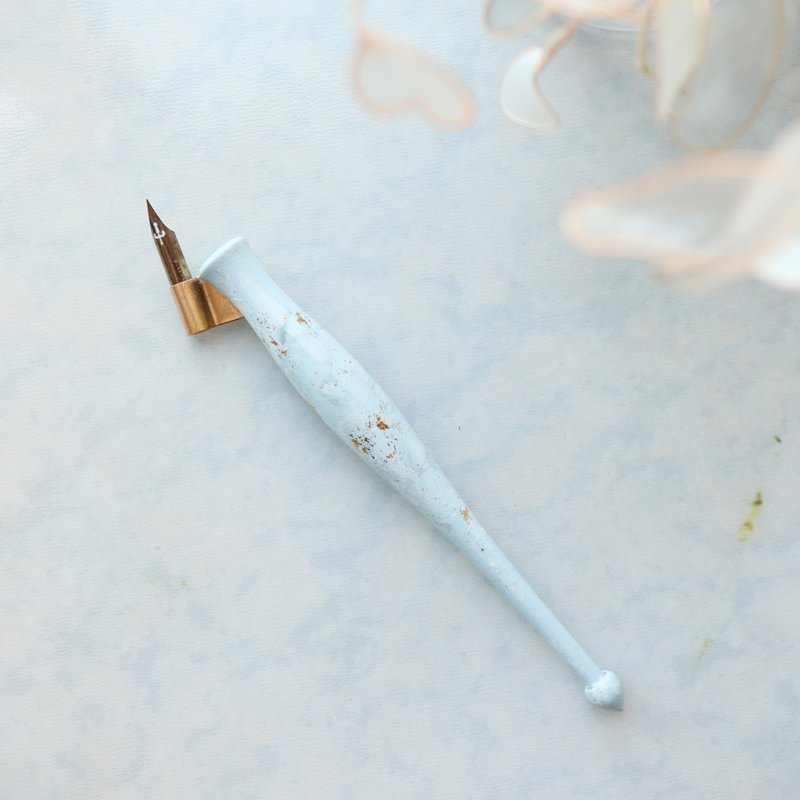 Classic Carrot Calligraphy Oblique Pen (Smoky Blue) - อุปกรณ์เขียนอื่นๆ - ไม้ สีน้ำเงิน