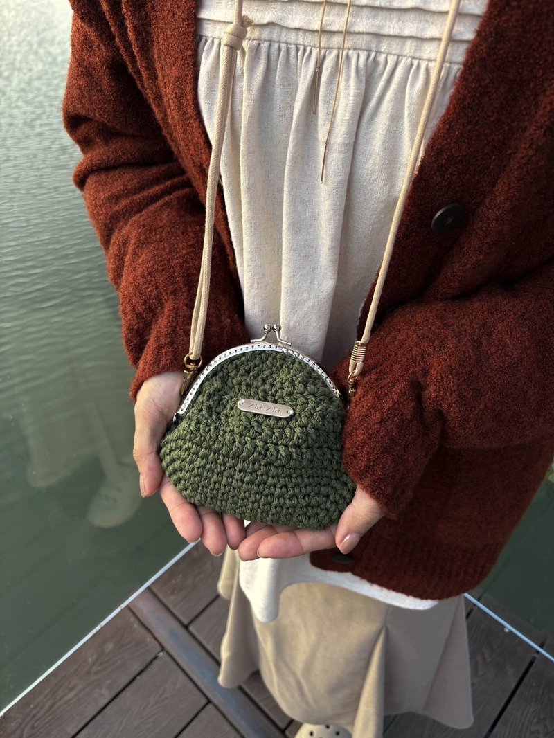 Japanese small waste bag-moss hand-woven woven kiss lock bag - Messenger Bags & Sling Bags - Cotton & Hemp White