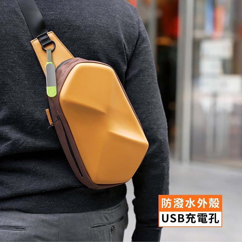 USB fast charging anti-theft mobile shoulder bag-SHIELD Shield/Desert Yellow - กระเป๋าแมสเซนเจอร์ - วัสดุอื่นๆ สีเหลือง