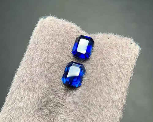 臺北奧斯珠寶｜客製莫桑石、莫桑鑽、GIA鑽石、彩色寶石 無燒皇家藍藍寶石耳環 4.11克拉