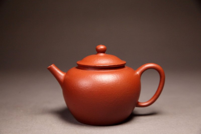 [Ming style hat] Longshan Hall carefully selects traditional handmade pot Huanglongshan Zhuni Dahongpao 150cc - Teapots & Teacups - Pottery Red