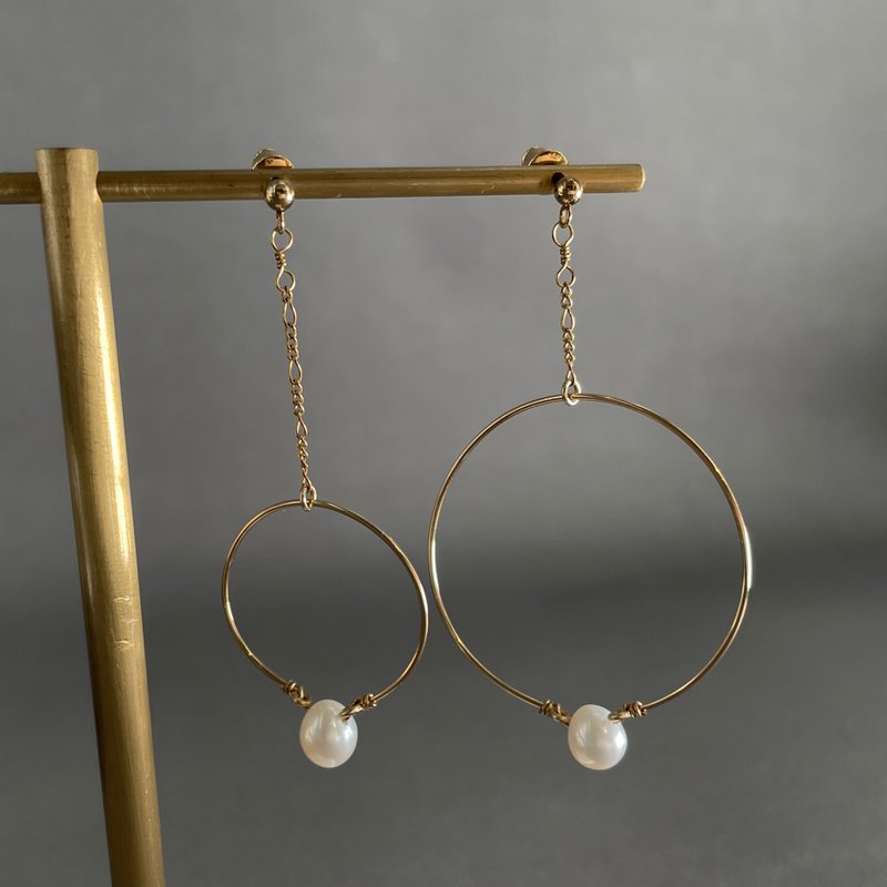 完全な非対称パールイヤリング14Kゴールドフィルド - ピアス・イヤリング - 真珠 ホワイト