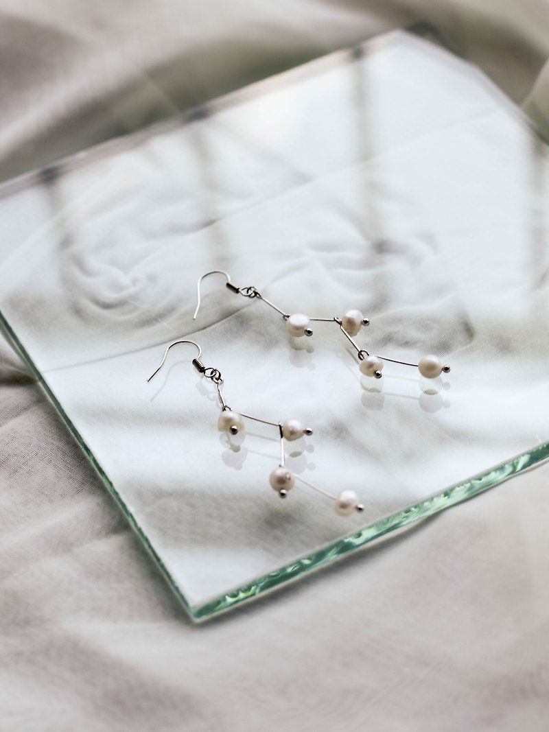 Vine in Freshwater Pearls - Earrings & Clip-ons - Stone White