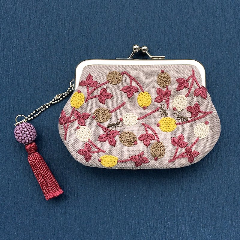 Embroidered Pouch with Ants and Berries - กระเป๋าเครื่องสำอาง - ผ้าฝ้าย/ผ้าลินิน สีเทา