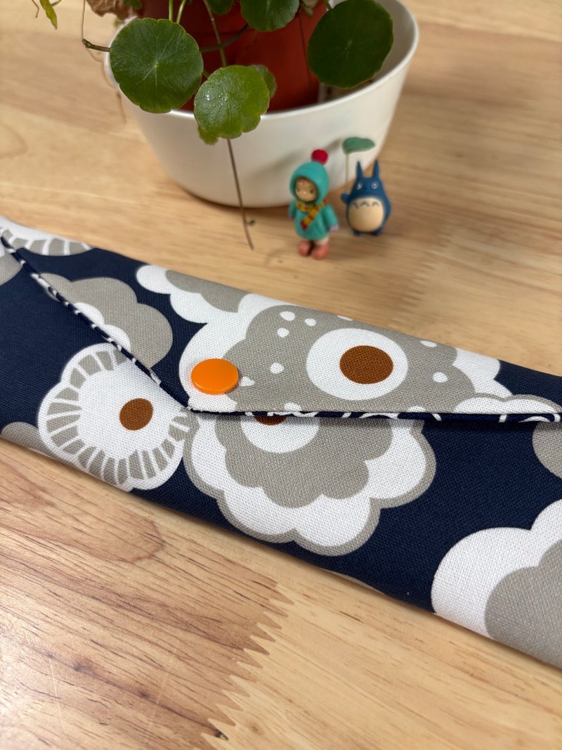 文青風環保純棉筷袋 陽光燦爛 花田 原胚藍 厚實手感 童心 優質 - 收納箱/收納用品 - 棉．麻 藍色