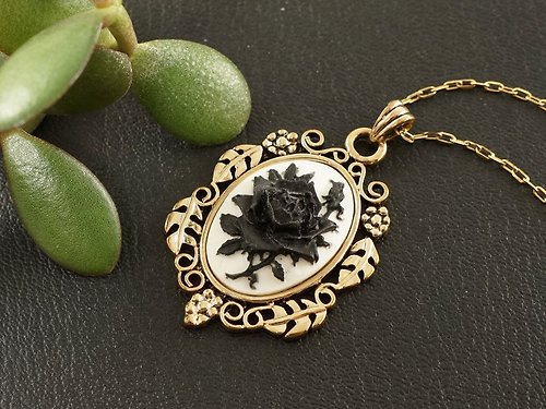 AGATIX Black Rose Flower Cameo Black and White Golden Pendant Necklace Woman Jewelry