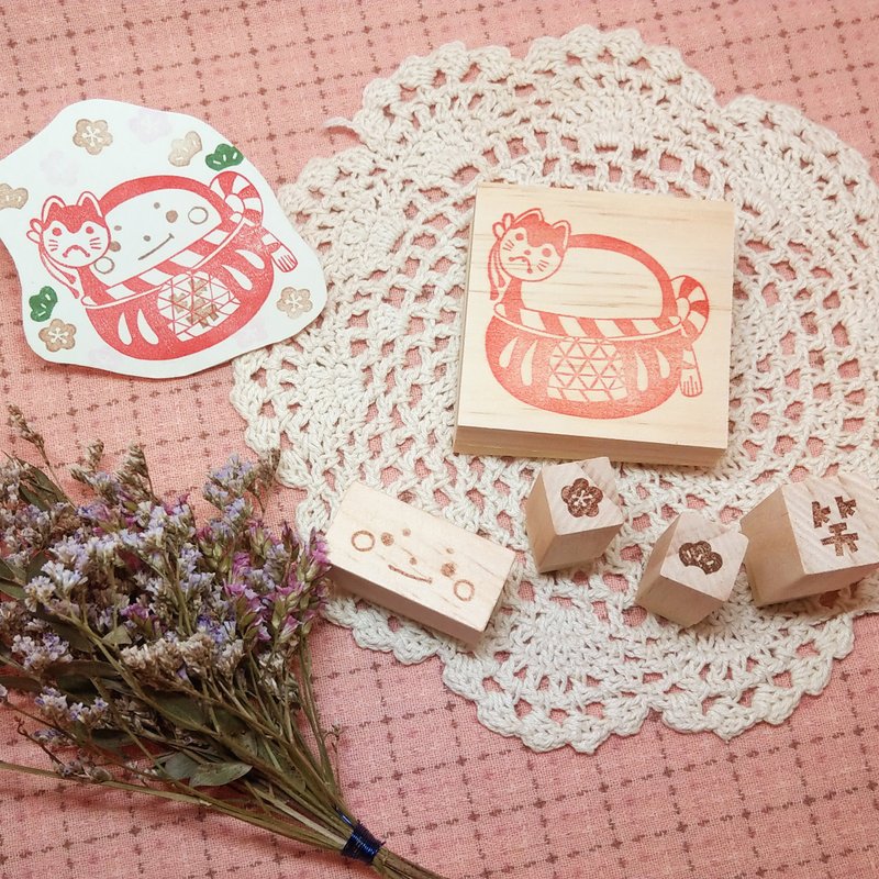 | 展示作品 | 2020年福神組合章系列 - 笑笑犬張子 手刻印章 - 印章/印台 - 木頭 紅色