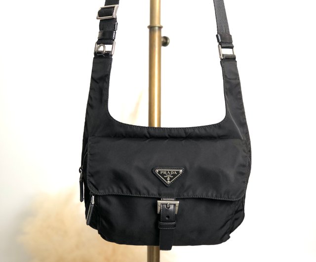 PRADA プラダ ナイロン ショルダーバッグ ブラック トライアングルロゴ PRADA プラダ トライアングルロゴ ナイロン フロントポケット