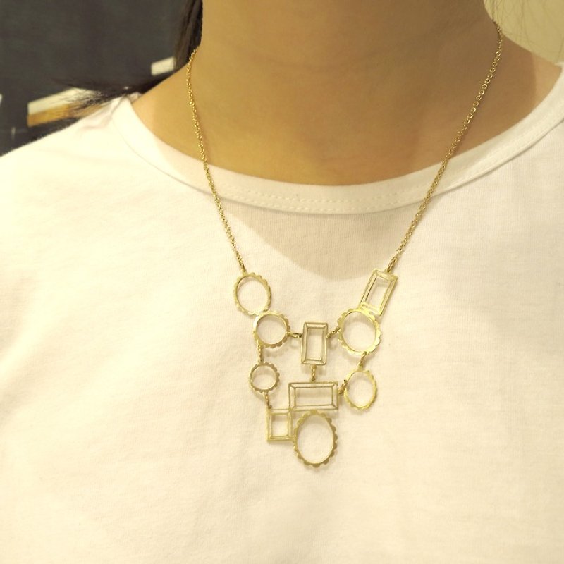 Necklace big frame - 項鍊 - 其他金屬 橘色