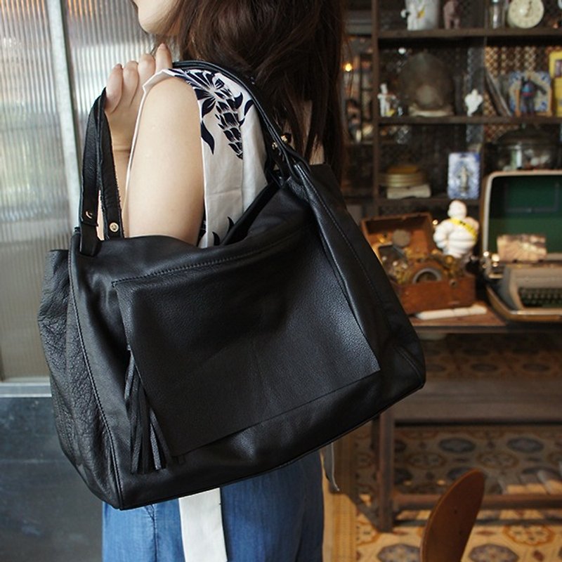 La Poche Secrete: French Girl's Cool Bag_Fashion Black_Fashion Leather Shoulder Bag_1974 - กระเป๋าแมสเซนเจอร์ - หนังแท้ สีดำ