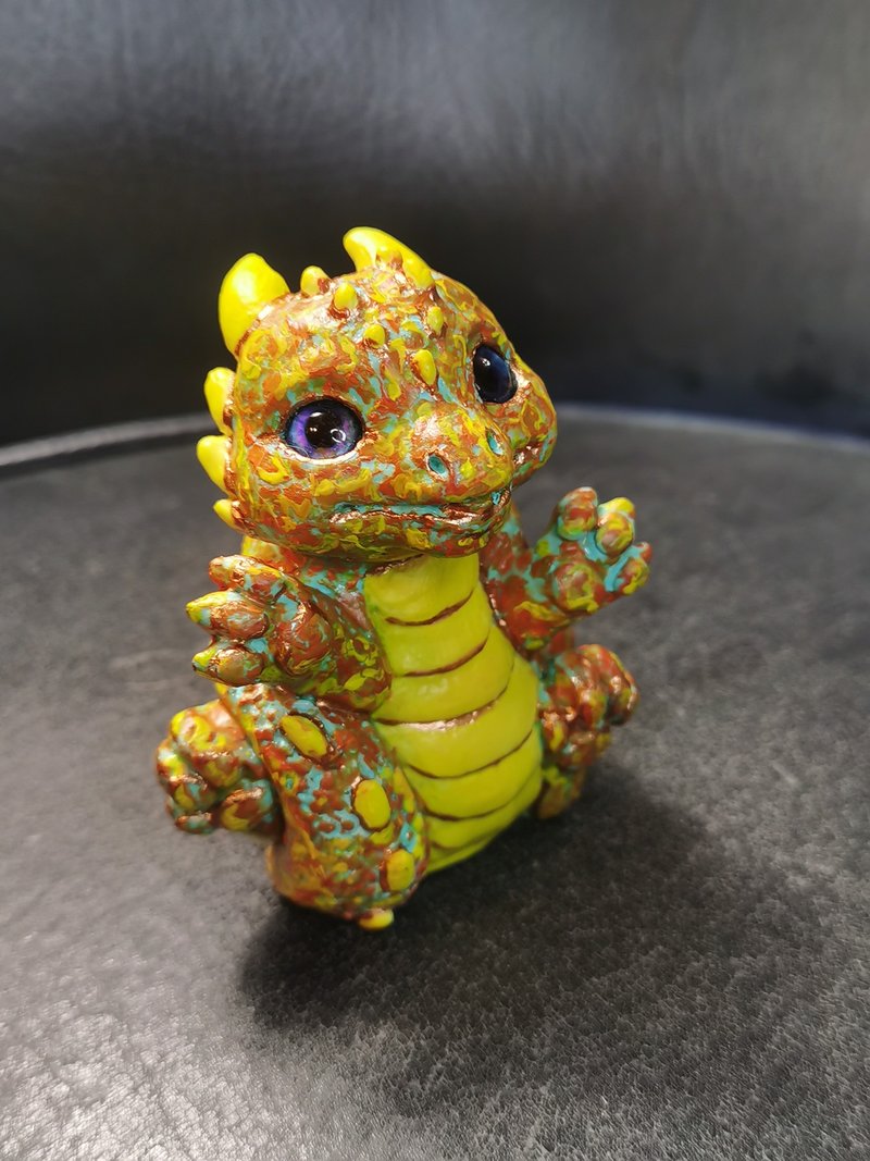 Dragon baby fantasy animal art unique figurine sculpture - 玩偶/公仔 - 其他材質 多色