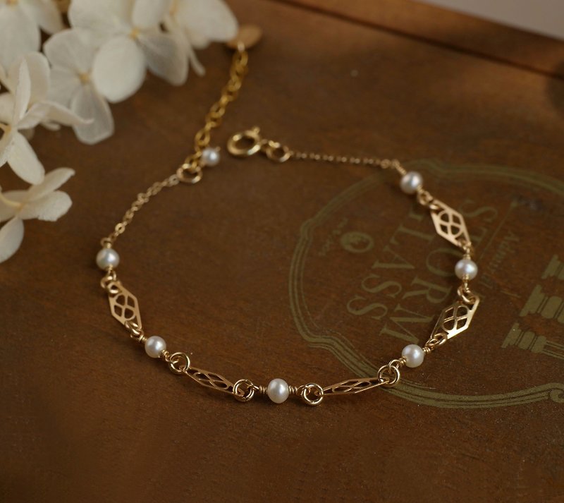 Sunlight window grille 14kgf natural pearl hollow bracelet - Bracelets - Other Metals Gold