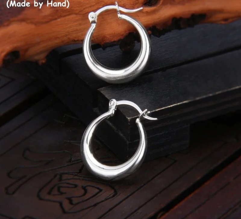 Glossy 925 Sterling Silver Hollow Hoop Earrings for Women Simple Fashion Shining - 耳環/耳夾/耳骨夾 - 純銀 銀色