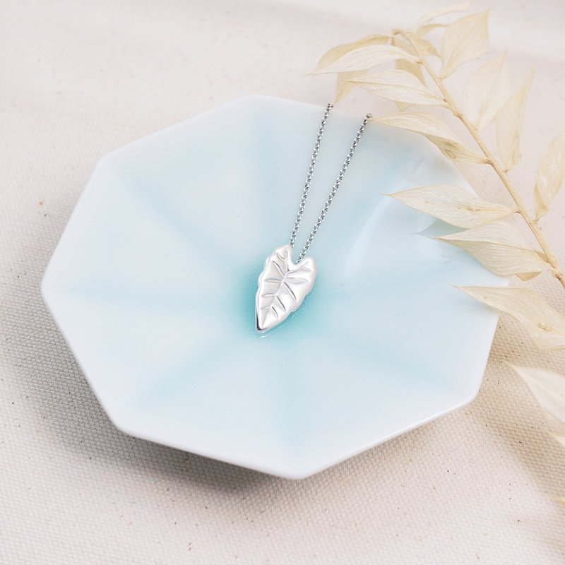 Alocasia Micholitziana Frydek Sterling Silver Necklace - สร้อยคอ - เงินแท้ สีเงิน