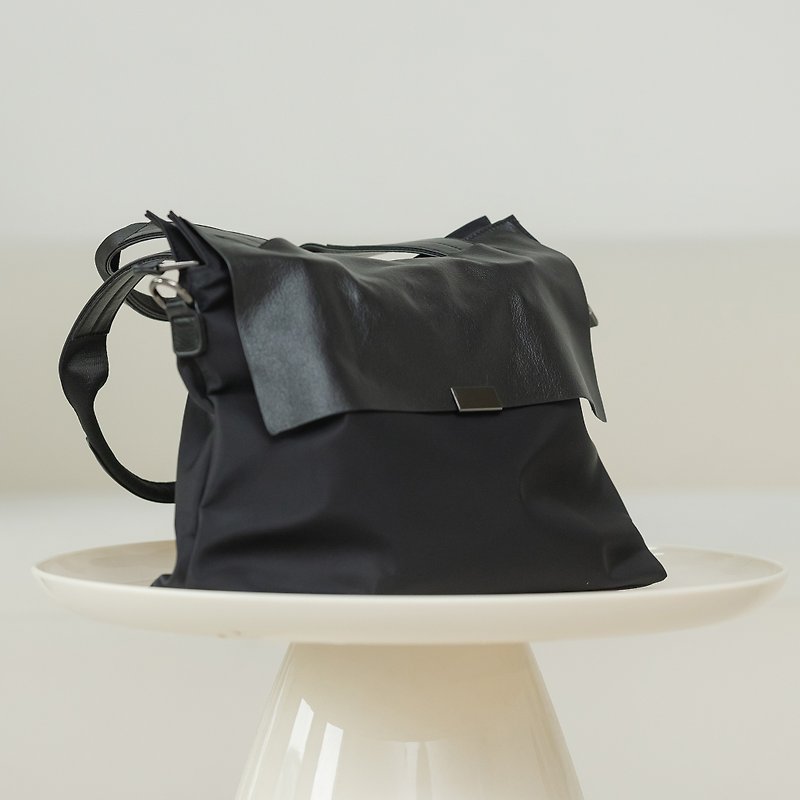 Silver buckle wide handle - simple portable briefcase - black - Briefcases & Doctor Bags - Genuine Leather Black