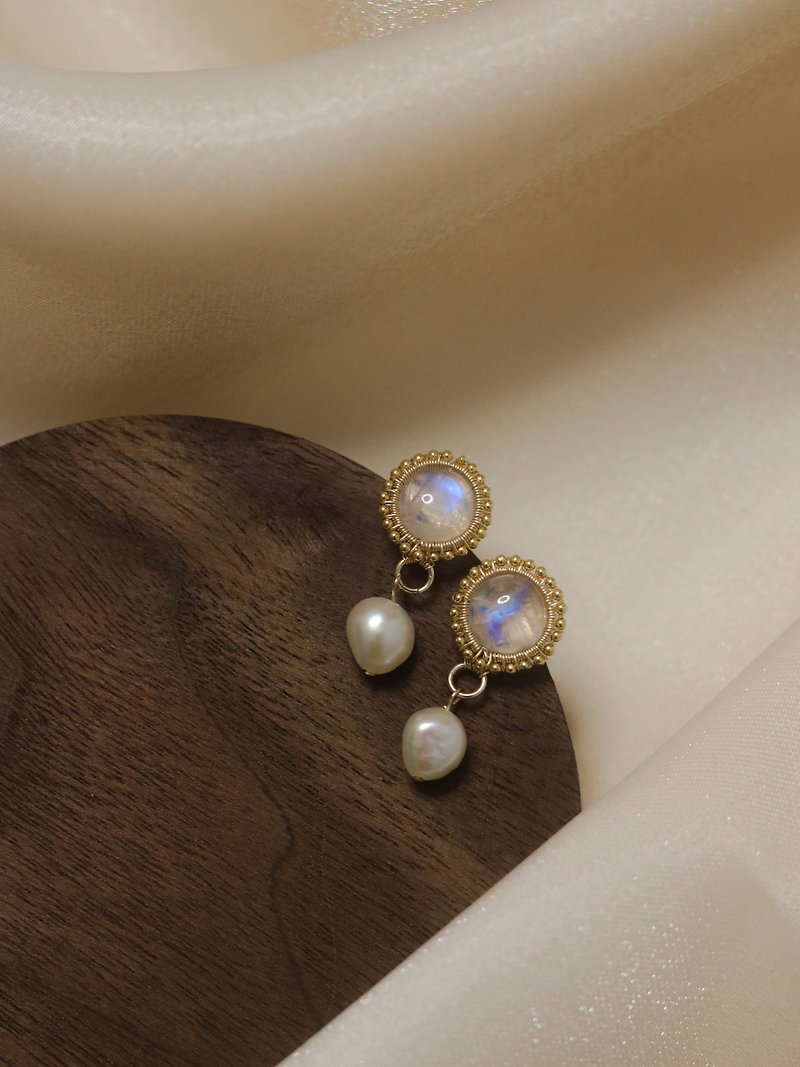 Crystal Earrings & Clip-ons - [Floating Light and Leaping Gold Series] Moonstone Pearl American 14K Note Gold Hand-Wound Ear Needle