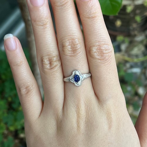 One Dimple 單窩 : 純銀 k金珠寶設計與訂製 藍晶石裝飾花紋戒指 天然寶石 925銀