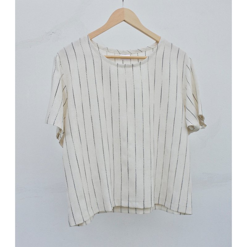 Cotton | Round neck shirt, short sleeves, cream color - 女上衣/長袖上衣 - 棉．麻 卡其色