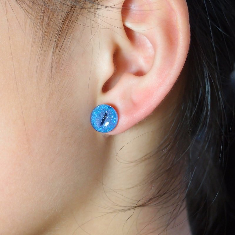 Hand-made hand-painted blue cat eye ear clip / ear pin earrings can be a birthday gift graduation gift was - Earrings & Clip-ons - Acrylic Blue