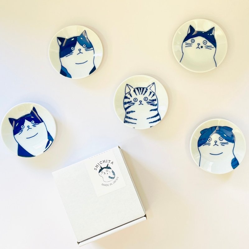 【交換禮物推薦】美濃燒-五種貓貓染付豆皿禮盒組 - 碟/盤子/餐盤 - 瓷 白色