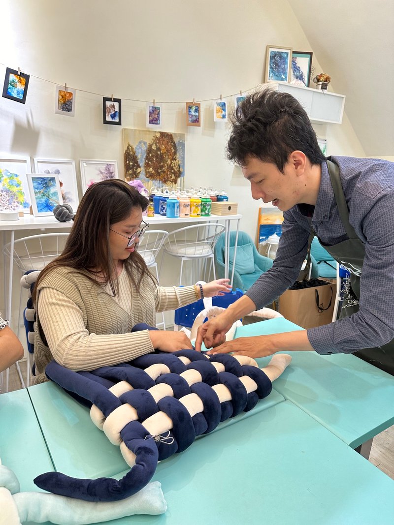 The cloud pillow's suede material is beginner-friendly (culture coins can be used) - เย็บปักถักร้อย/ใยขนแกะ/ผ้า - วัสดุอื่นๆ 