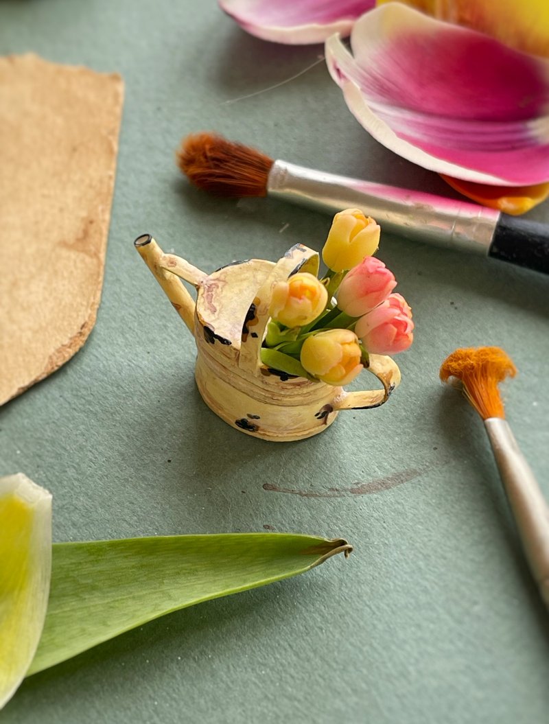 Miniature garden watering can with tulips - 其他 - 其他材質 多色
