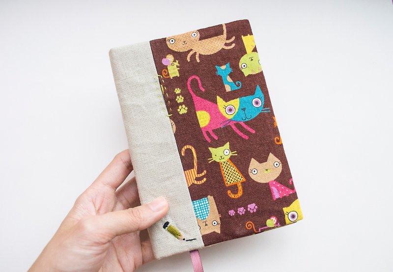 Reusable fabric A6 book cover - Cats - 筆記簿/手帳 - 其他材質 咖啡色