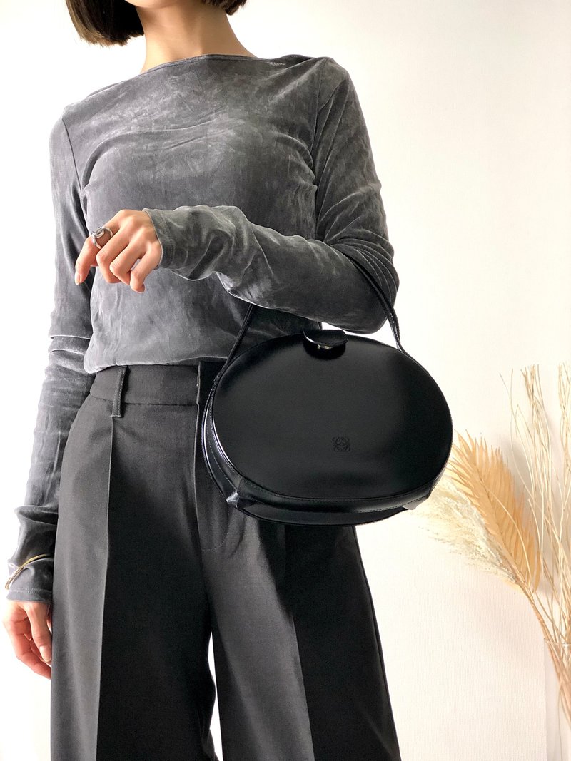 【 日本直送　名牌中古包 】LOEWE ロエベ アナグラム レザー ラウンド 2way ショルダーバッグ ブラック vintage buyi2b - 手提包/手提袋 - 真皮 黑色