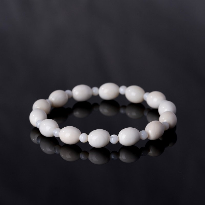 Tridacna Bucket Beads | Natural Energy Bracelet | 8-9mm - สร้อยข้อมือ - เปลือกหอย ขาว