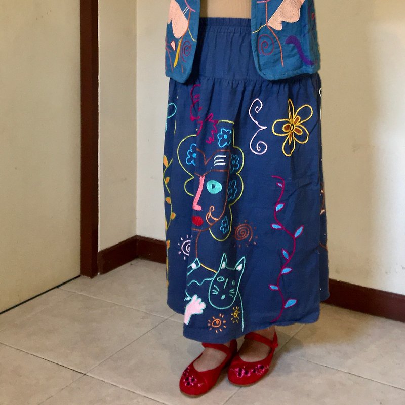 Indigo-dyed cotton skirt with hand-embroidered cats - 裙子/長裙 - 繡線 藍色