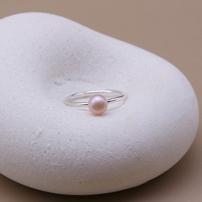 Pearl sterling silver ring wire ring - แหวนทั่วไป - เงินแท้ สึชมพู