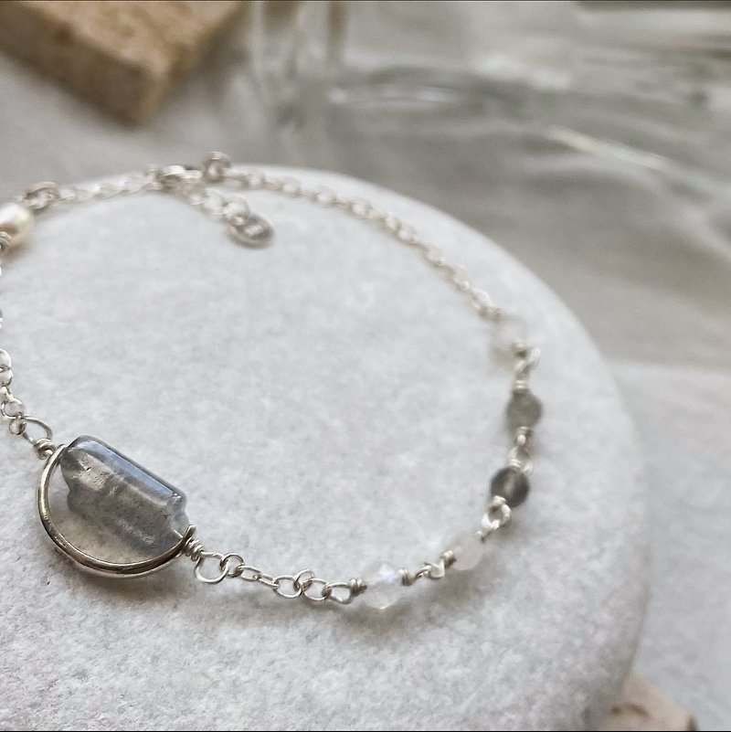 Yunkaiwusan sterling silver bracelet/natural stone pearl - Bracelets - Sterling Silver Silver