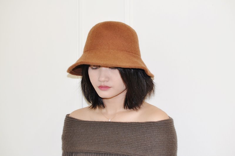 Flat 135 X Taiwanese designer 100% wool rollable bucket hat in three colors - Hats & Caps - Wool Red