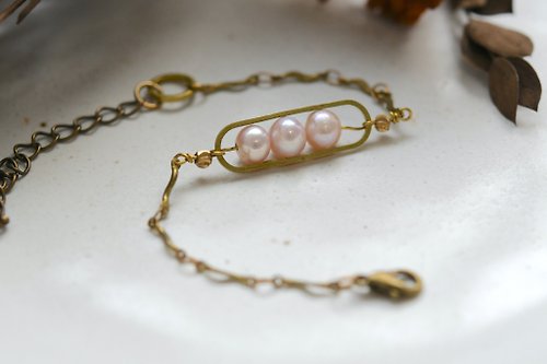 MNII Pearl NO.11│粉色珍珠x黃銅 │ 黃銅手鍊