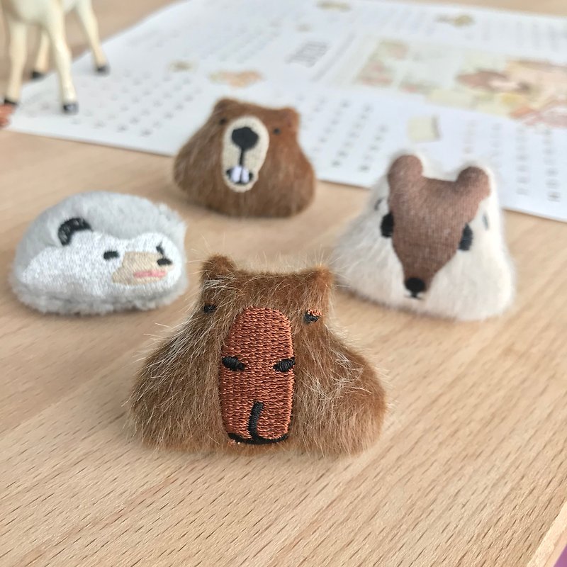 Capybara pin / Squirrel pin / Beaver pin / Tiny Hedgehog - Knitting, Embroidery, Felted Wool & Sewing - Polyester Khaki