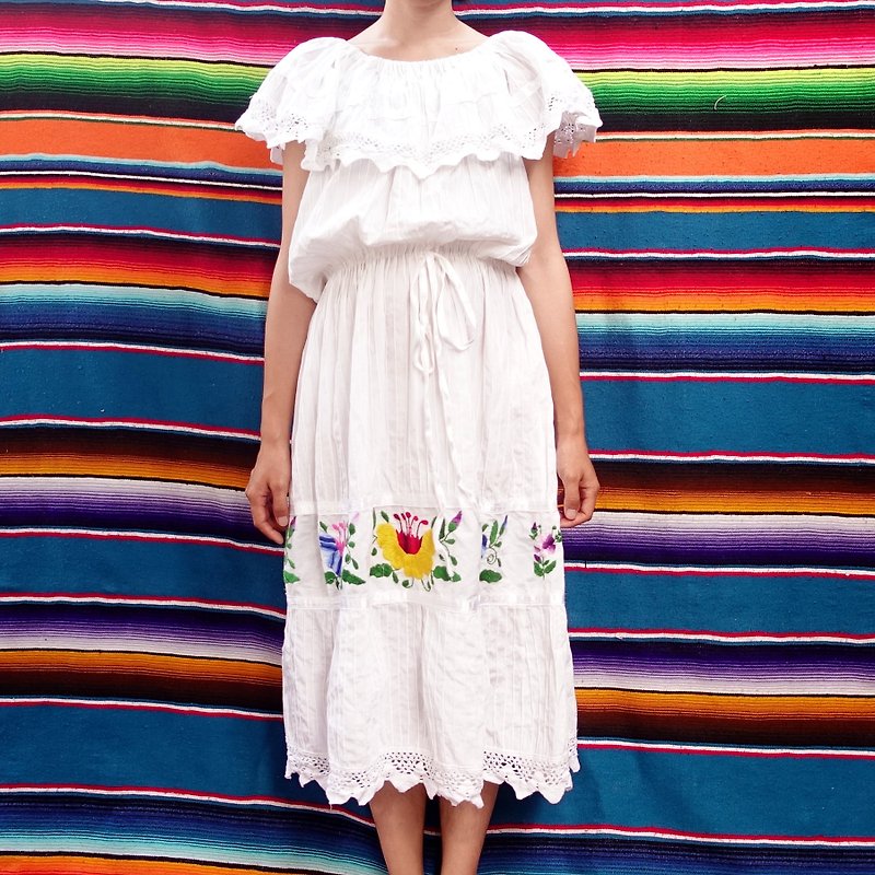 BajuTua /古著/ 西班牙婚禮 墨西哥傳統蕾絲繡花禮服 - 洋裝/連身裙 - 棉．麻 白色