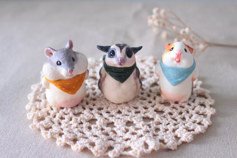 Pet figurines ‧ Scarf ‧ Hamster ‧ Honey glider ‧ Guinea pig ‧ Bull terrier ‧ Dachshund - Other - Resin Multicolor