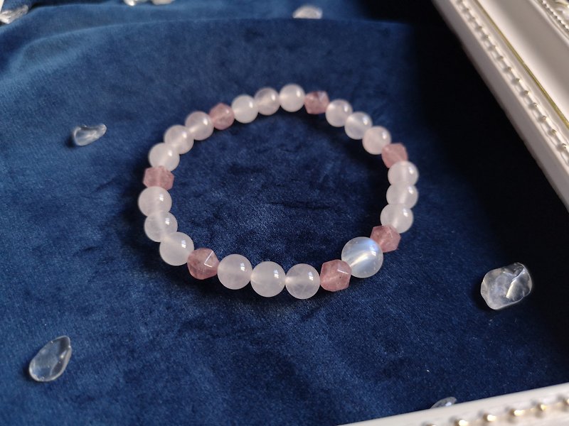 Pink crystal x strawberry crystal x cream moonstone bracelet (14K gold)-love crystal - สร้อยข้อมือ - คริสตัล สึชมพู