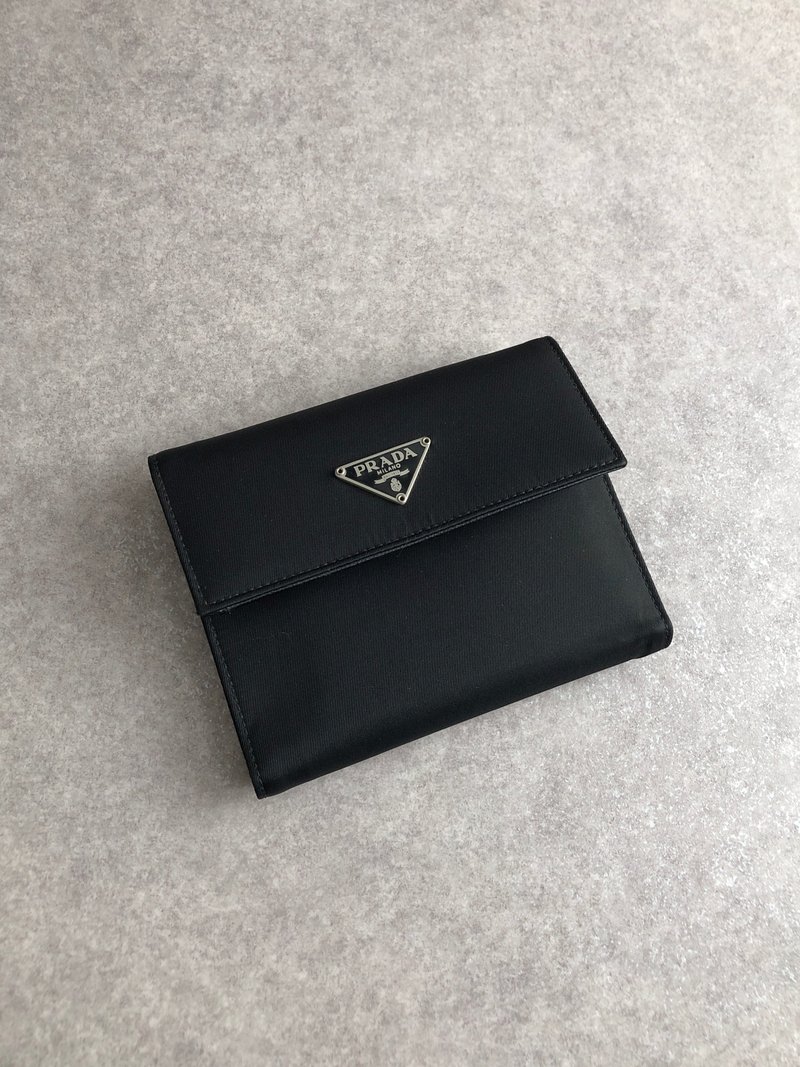 【 日本直送　名牌中古包 】PRADA プラダ 財布 ブラック トライアングルロゴ ナイロン 二つ折り財布 vintage ヴィンテージ オールド s2heh6 - 錢包/皮夾/長短夾 - 尼龍 黑色