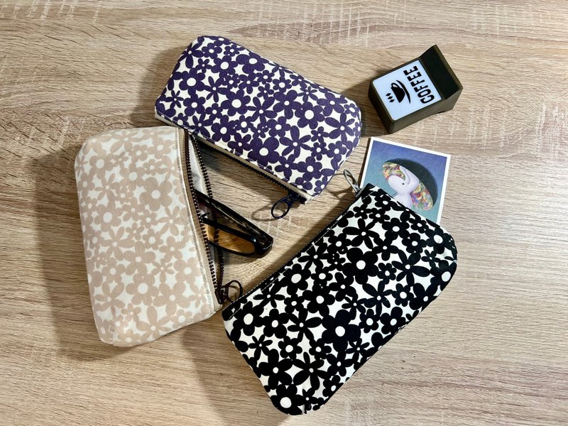 [In stock] Portable zipper cosmetic bag & glasses storage bag with three-dimensional fluffy feel - Toiletry Bags & Pouches - Cotton & Hemp 