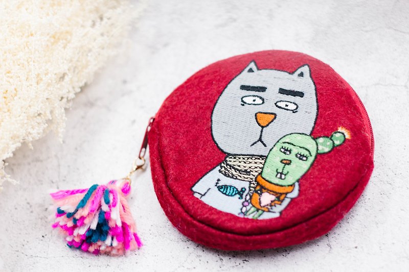 Illustration X embroidered cowboy cotton canvas round coin purse gentle fat cat and cactus BB - กระเป๋าใส่เหรียญ - งานปัก สีแดง