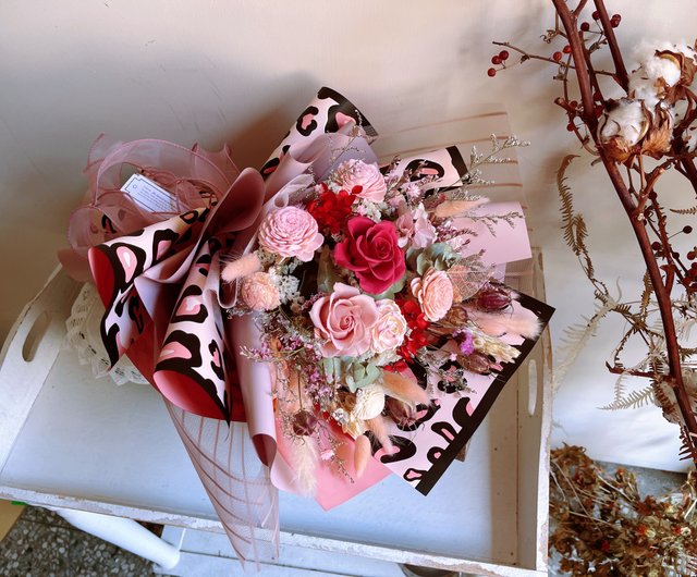 Sweetheart pink dried flower bouquet - in paper heart wrap- Mother's D –  The Gathering Garden