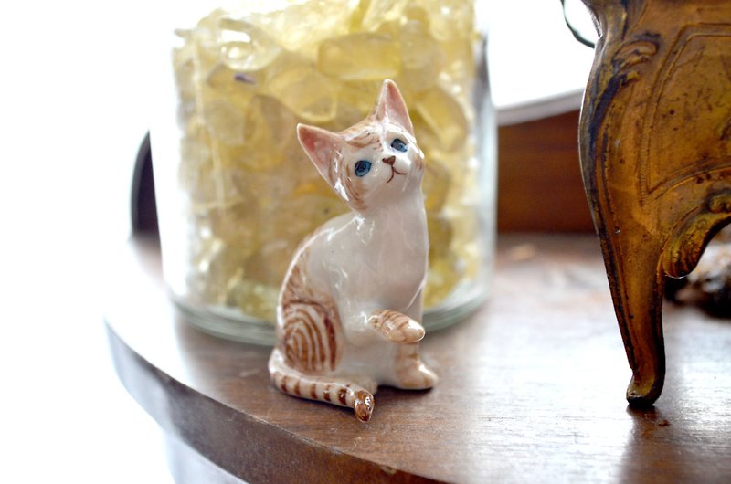 日本手工手繪陶瓷貓咪 迷你尺寸 手工超細膩 娃娃屋擺設 家居裝飾 - 擺飾/家飾品 - 陶 咖啡色