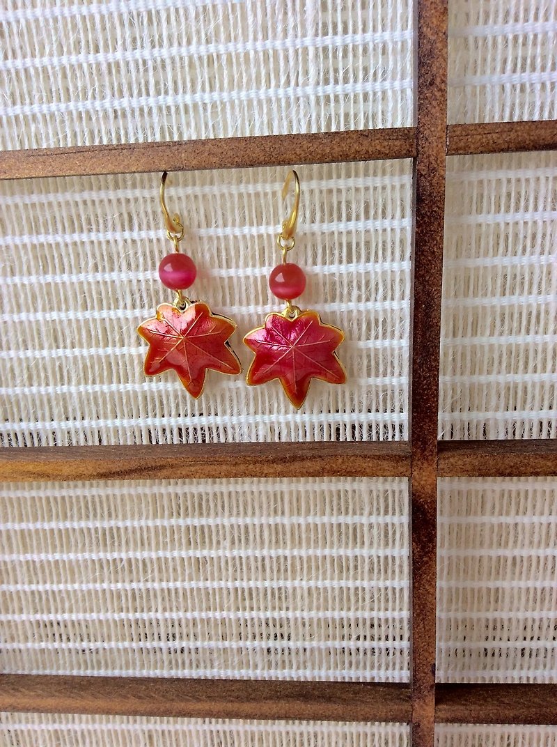 Meow Handmade~Maple Leaf Cloisonne Earrings/Red - ต่างหู - โลหะ สีแดง