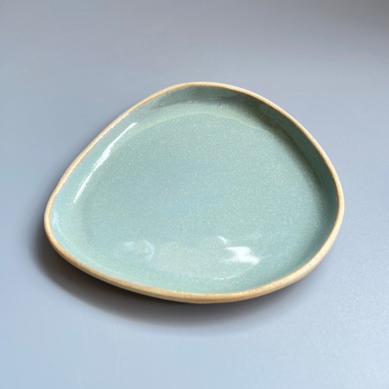 @studio_florero Lakes  Shallow Plate Dessert Plate Jewelry Tray - จานและถาด - ดินเผา สีเขียว