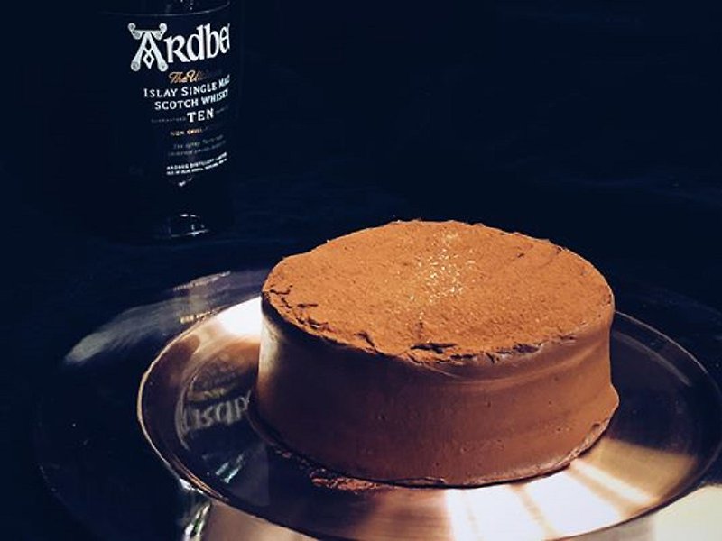 Ardbeg Peat Whiskey Toffee Raw Chocolate Cake 6 Inch Birthday Gift (Available only on Monday) - Cake & Desserts - Fresh Ingredients Black
