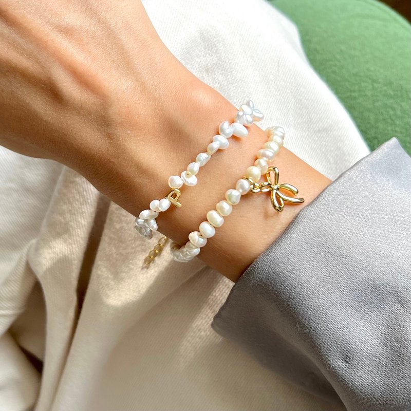Bracelet Pearl Petite Ribbon • Bow Gold Pendant • Handmade Pearl Bracelet - 手鍊/手環 - 24k 金 多色