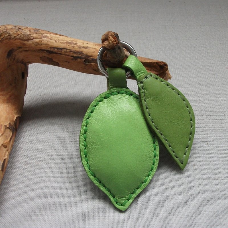 Green lime keychain made of genuine leather - 鑰匙圈/鑰匙包 - 真皮 綠色